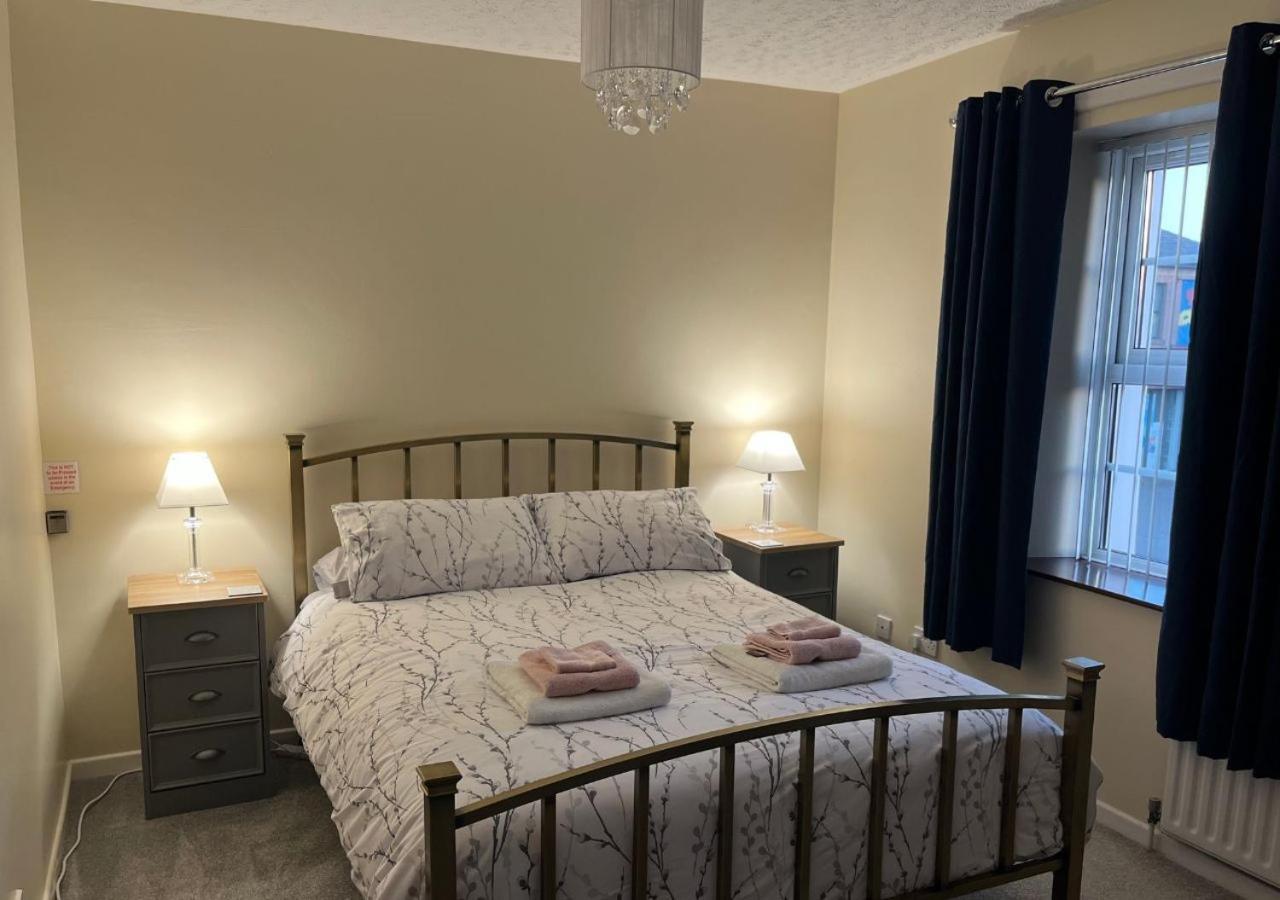 3 Bedroom Apartment, Ballymena, The Wee Stop Gap Extérieur photo