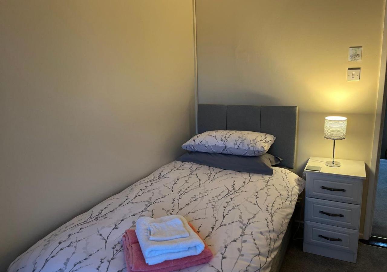 3 Bedroom Apartment, Ballymena, The Wee Stop Gap Extérieur photo